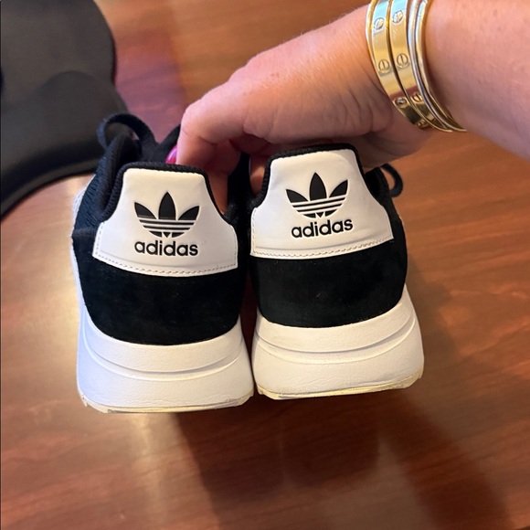 Adidas Sneakers. Size 9.5 - Picture 5 of 9